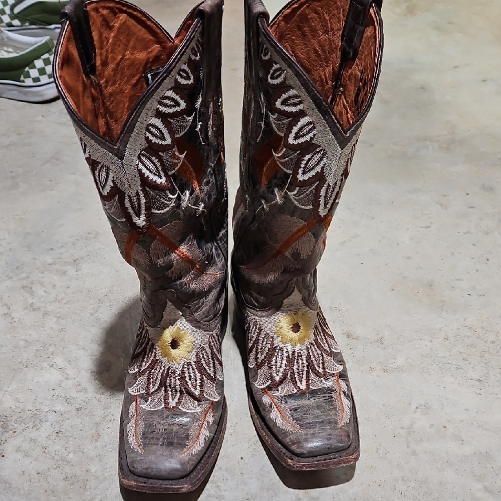 Embroidered Western Cowboy Boots